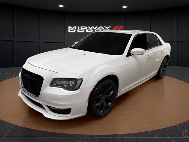 Used 2022 Chrysler 300 Touring L w/ Popular Equipment Group image 2