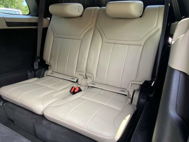 Used 2018 Land Rover Discovery HSE image 18