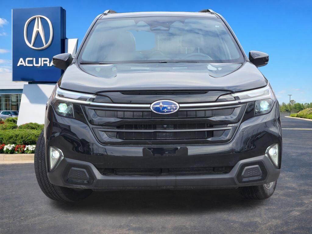Used 2025 Subaru Forester Touring image 3