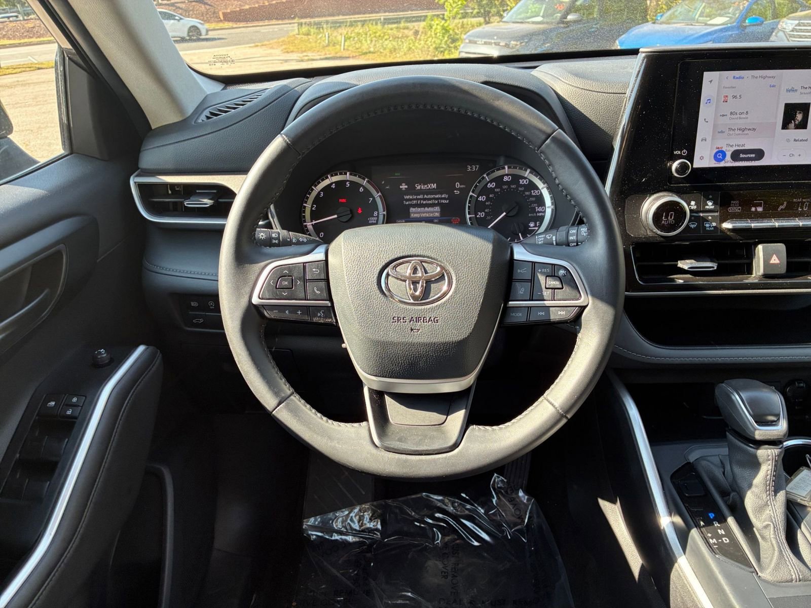 Used 2025 Toyota Highlander LE image 35