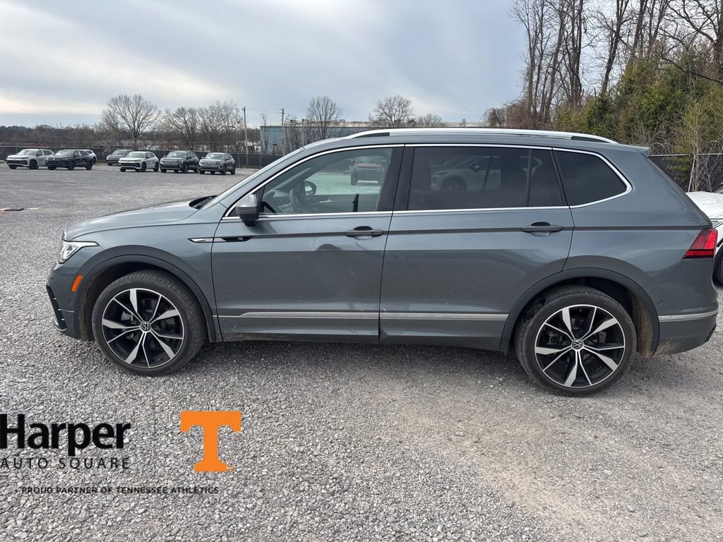 Used 2022 Volkswagen Tiguan SEL R-Line image 2