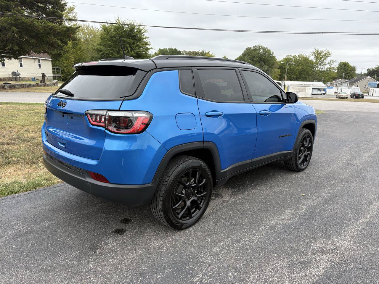 Used 2023 Jeep Compass Latitude w/ Convenience Group AWD/4WD image 18