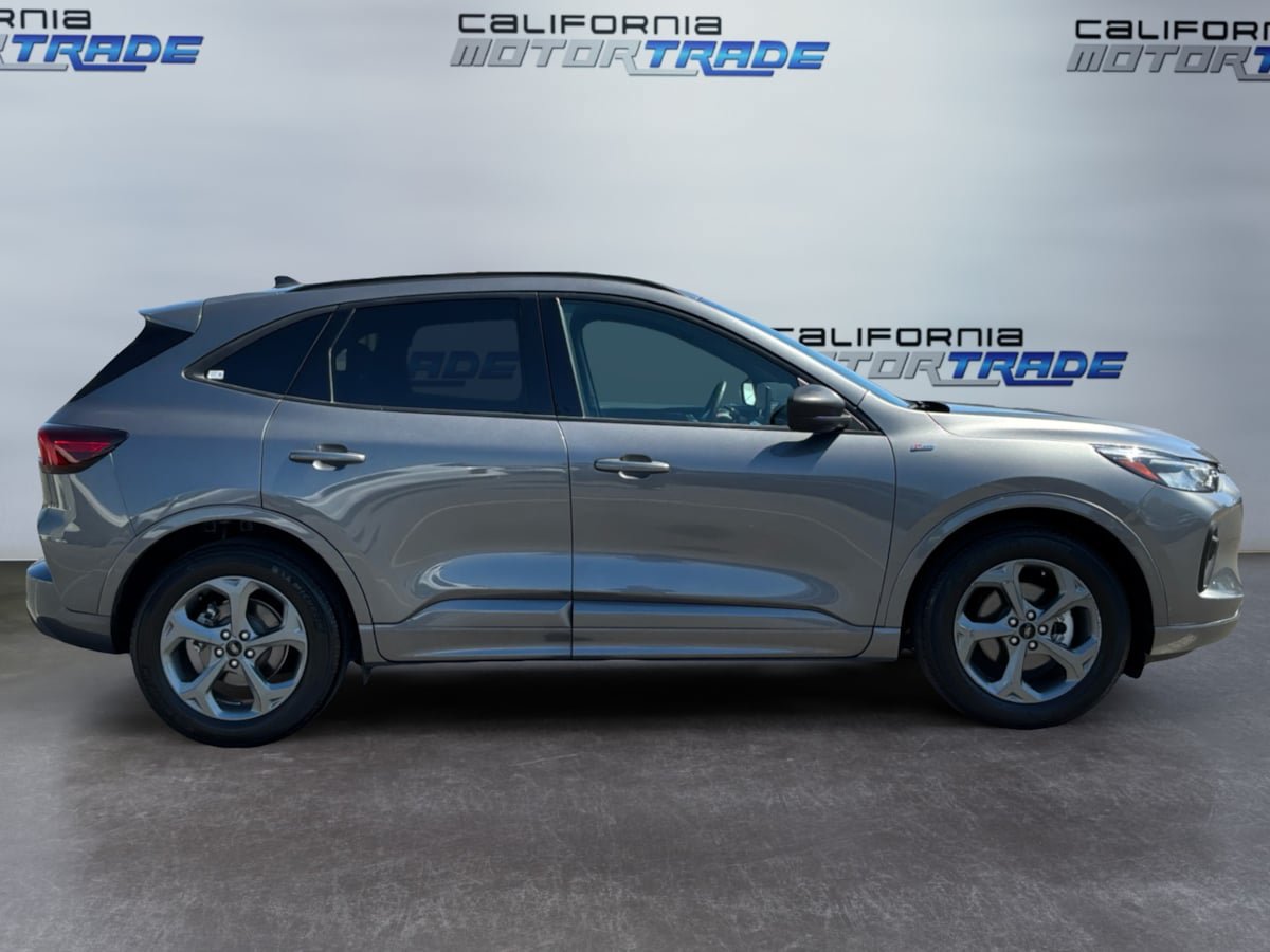 Used 2023 Ford Escape ST-Line w/ Tech Pack #1 FWD image 4