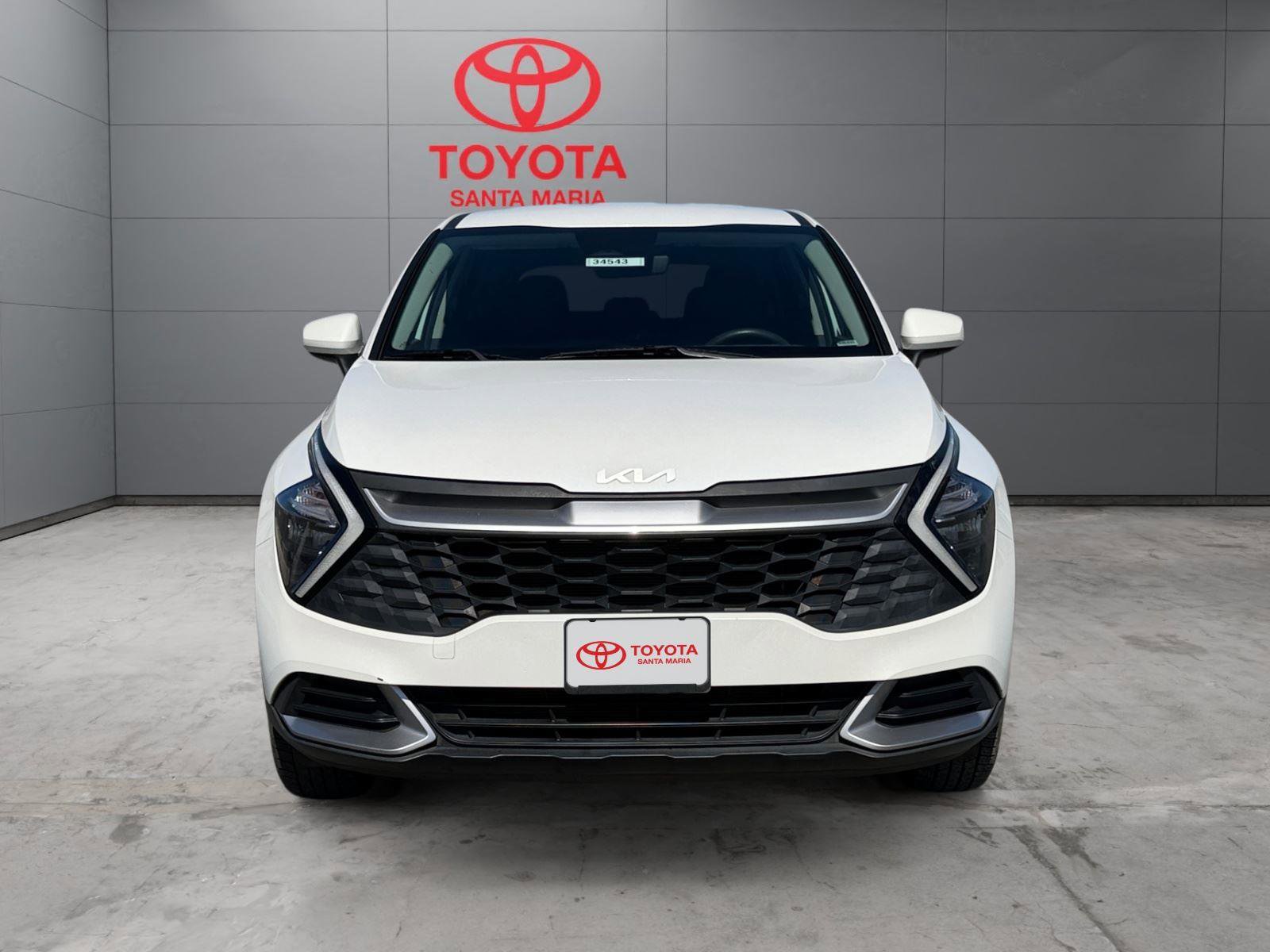 Used 2023 Kia Sportage LX image 3