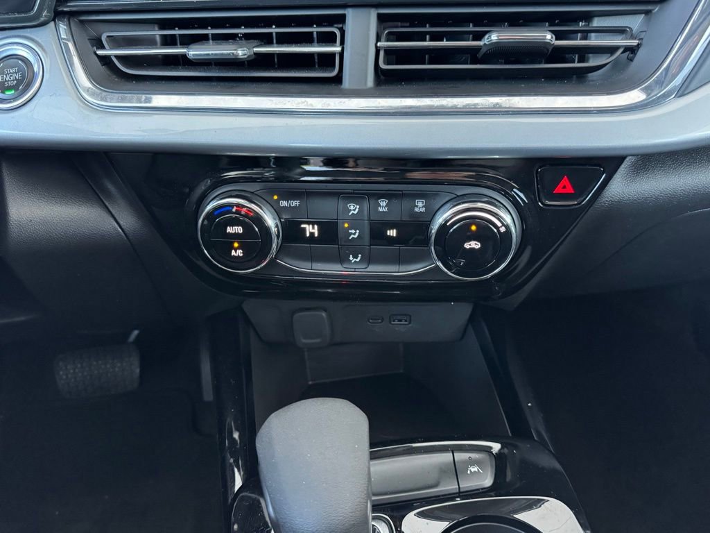 Used 2025 Chevrolet Trax LT FWD image 30