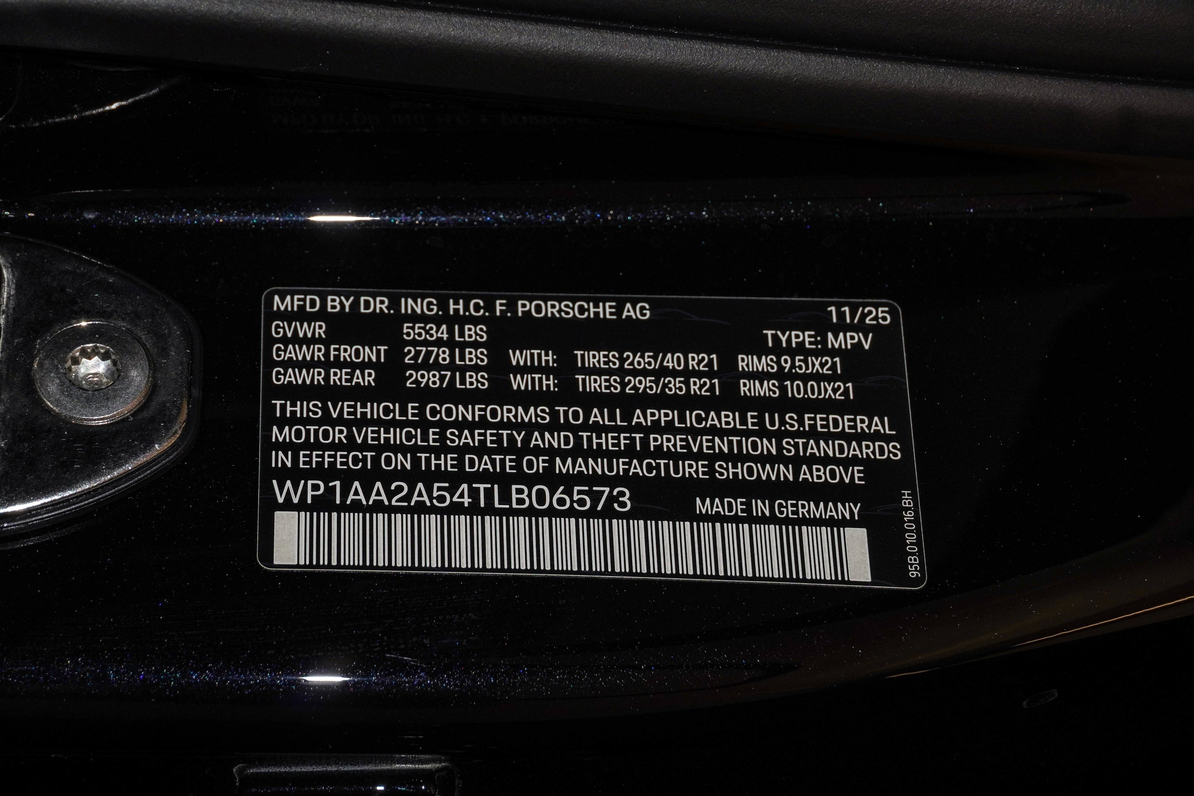 Certified 2026 Porsche Macan Turbo AWD/4WD image 30