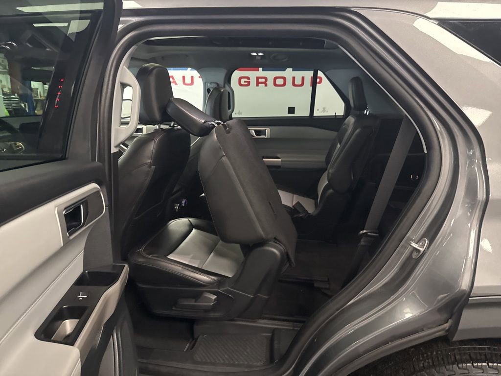 Used 2022 Ford Explorer XLT w/ Equipment Group 202A image 24