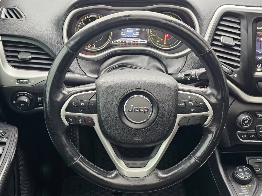 Used 2016 Jeep Cherokee Trailhawk w/ Leather Interior Group AWD/4WD image 20