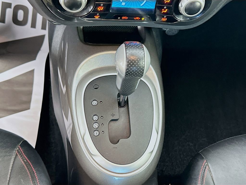 Used 2014 Nissan Juke SL image 17