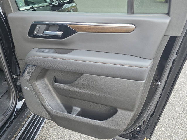 Certified 2026 Chevrolet Suburban High Country image 22