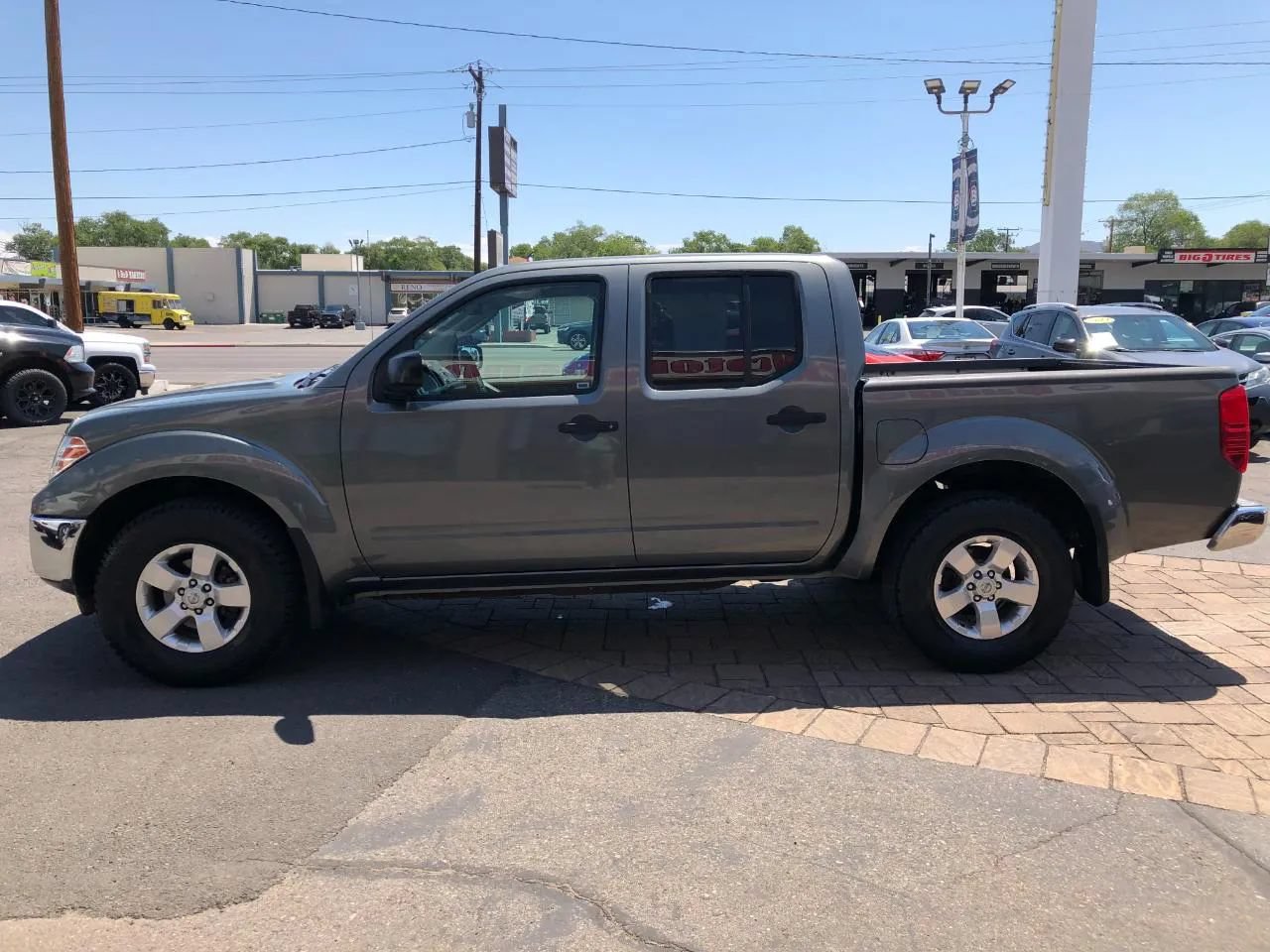 Used 2009 Nissan Frontier SE w/ SE Value Truck Pkg AWD/4WD image 5