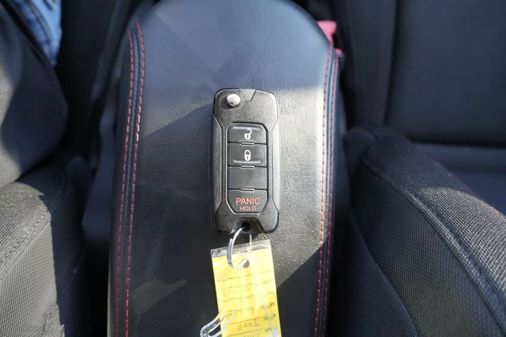 Used 2015 Jeep Renegade Trailhawk AWD/4WD image 35