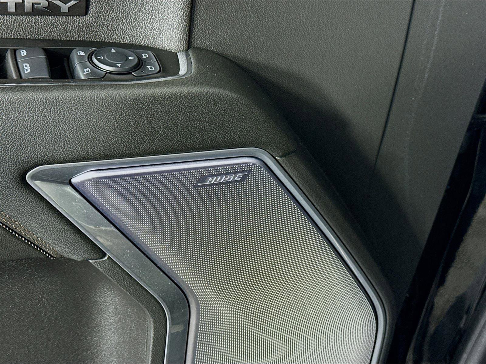 Used 2025 Chevrolet Silverado 1500 High Country w/ High Country Premium Package AWD/4WD image 13