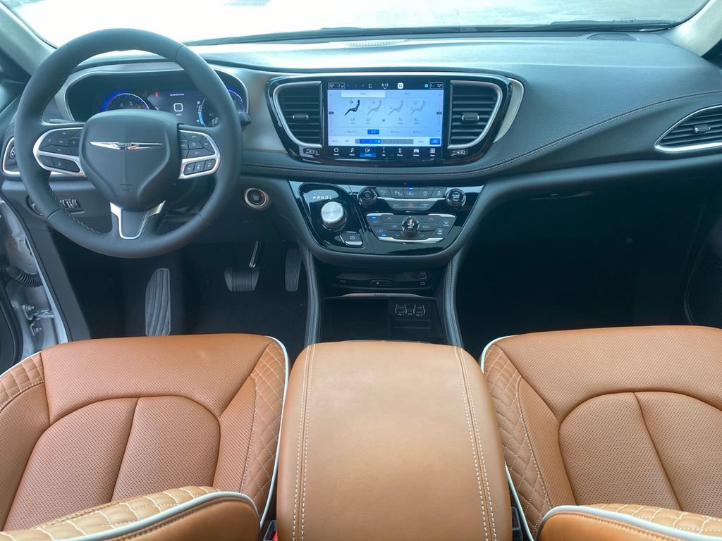 Used 2024 Chrysler Pacifica Pinnacle FWD image 23