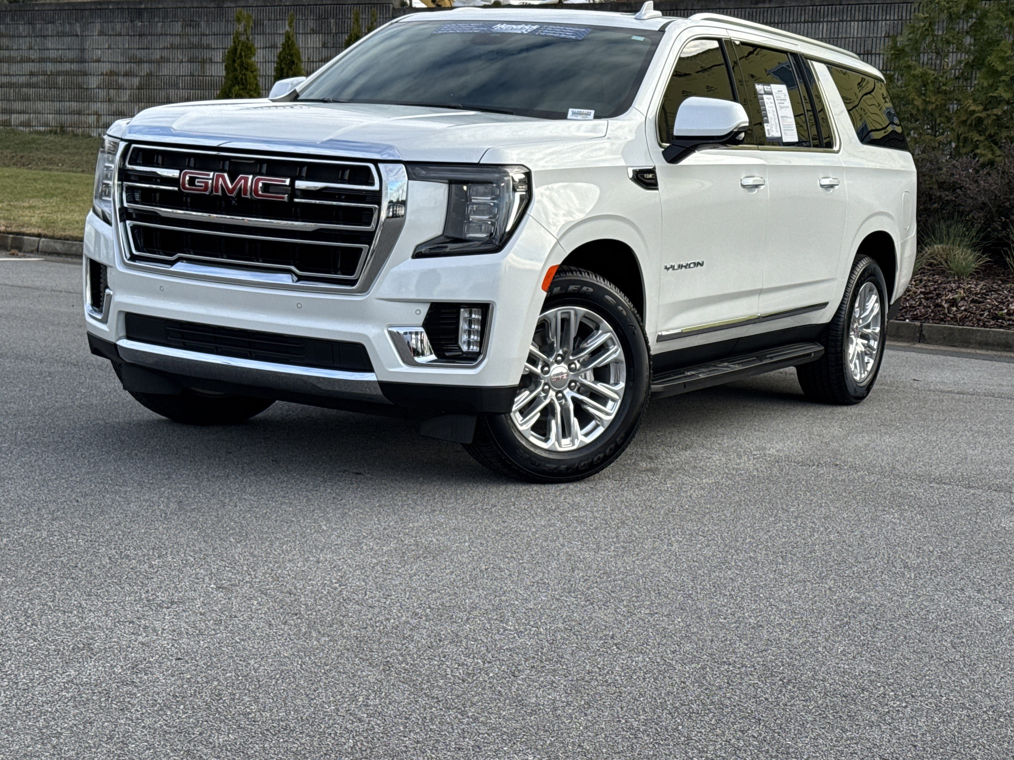 Used 2024 GMC Yukon XL SLT w/ SLT Luxury Package image 5