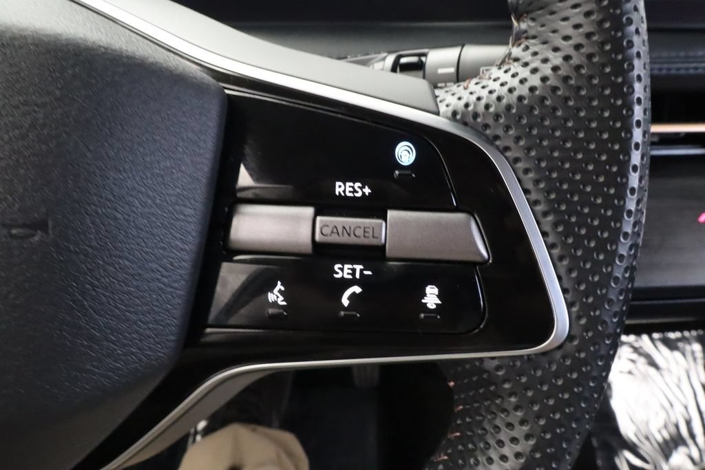 Used 2025 Nissan Ariya AWD image 23