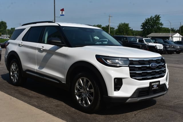 Used 2025 Ford Explorer Active w/ Active Comfort Package AWD/4WD image 12