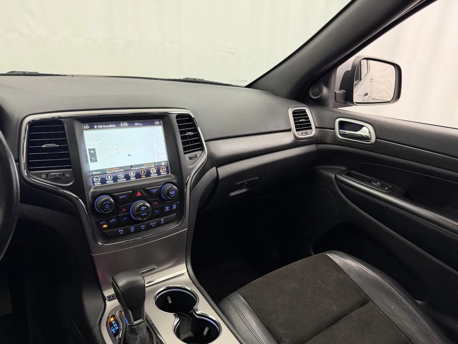 Used 2018 Jeep Grand Cherokee Altitude AWD/4WD image 18