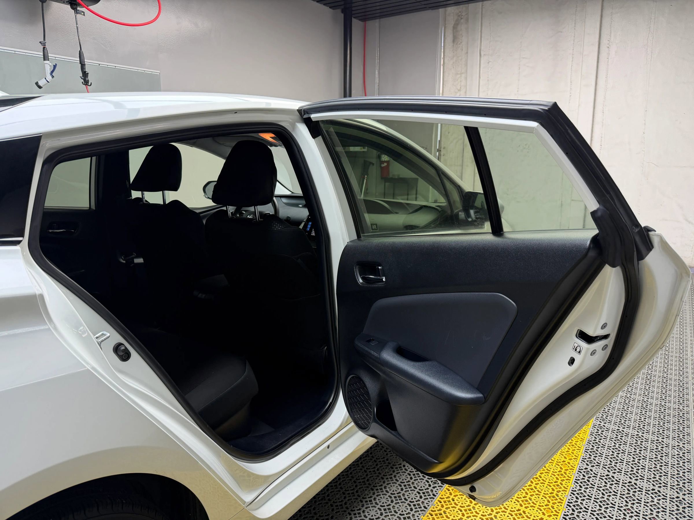 Used 2019 Toyota Prius LE image 18