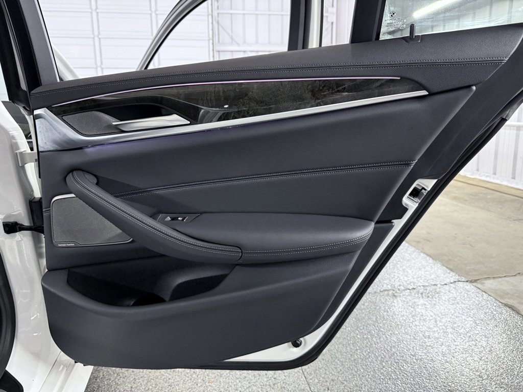 Used 2021 BMW M550i xDrive w/ Premium Package image 27