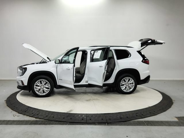 Used 2026 GMC Acadia Elevation w/ Elevation Premium Package FWD image 12