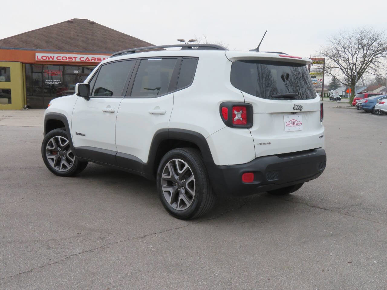 Used 2017 Jeep Renegade Latitude w/ Cold Weather Group image 3