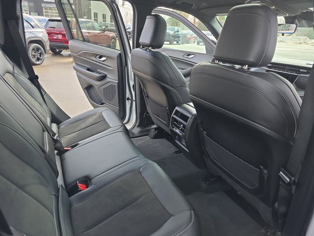 New 2025 Jeep Grand Cherokee Altitude image 11