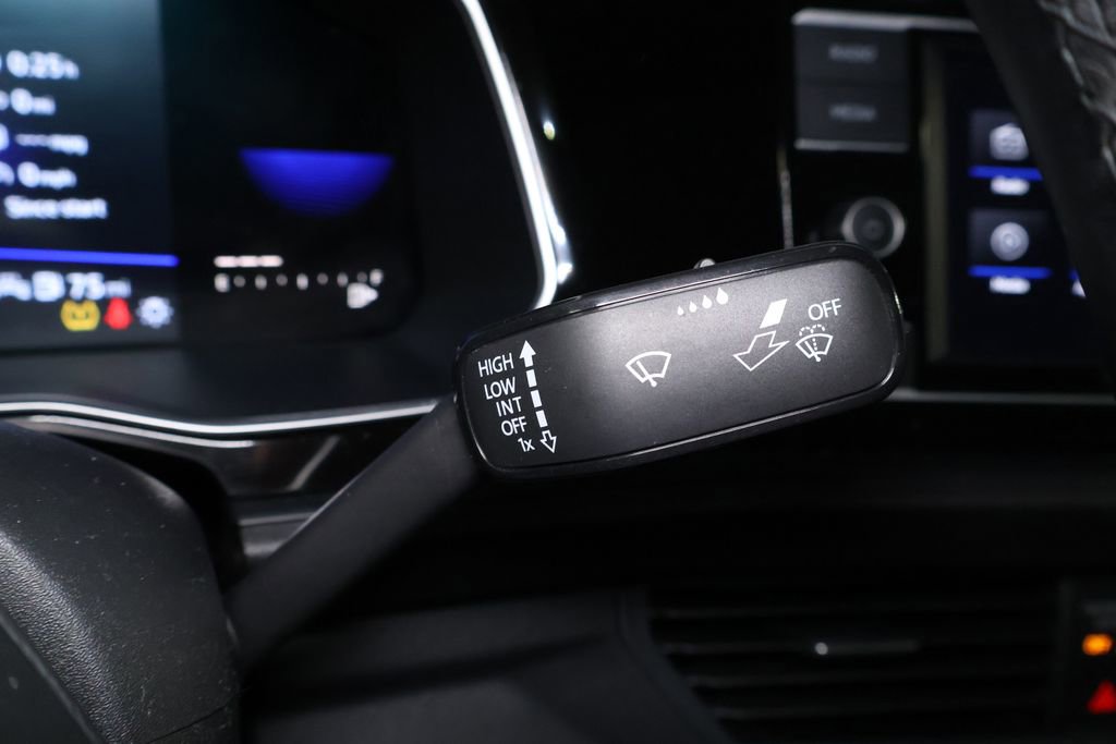 Used 2022 Volkswagen Jetta SE w/ Panoramic Sunroof Package image 22