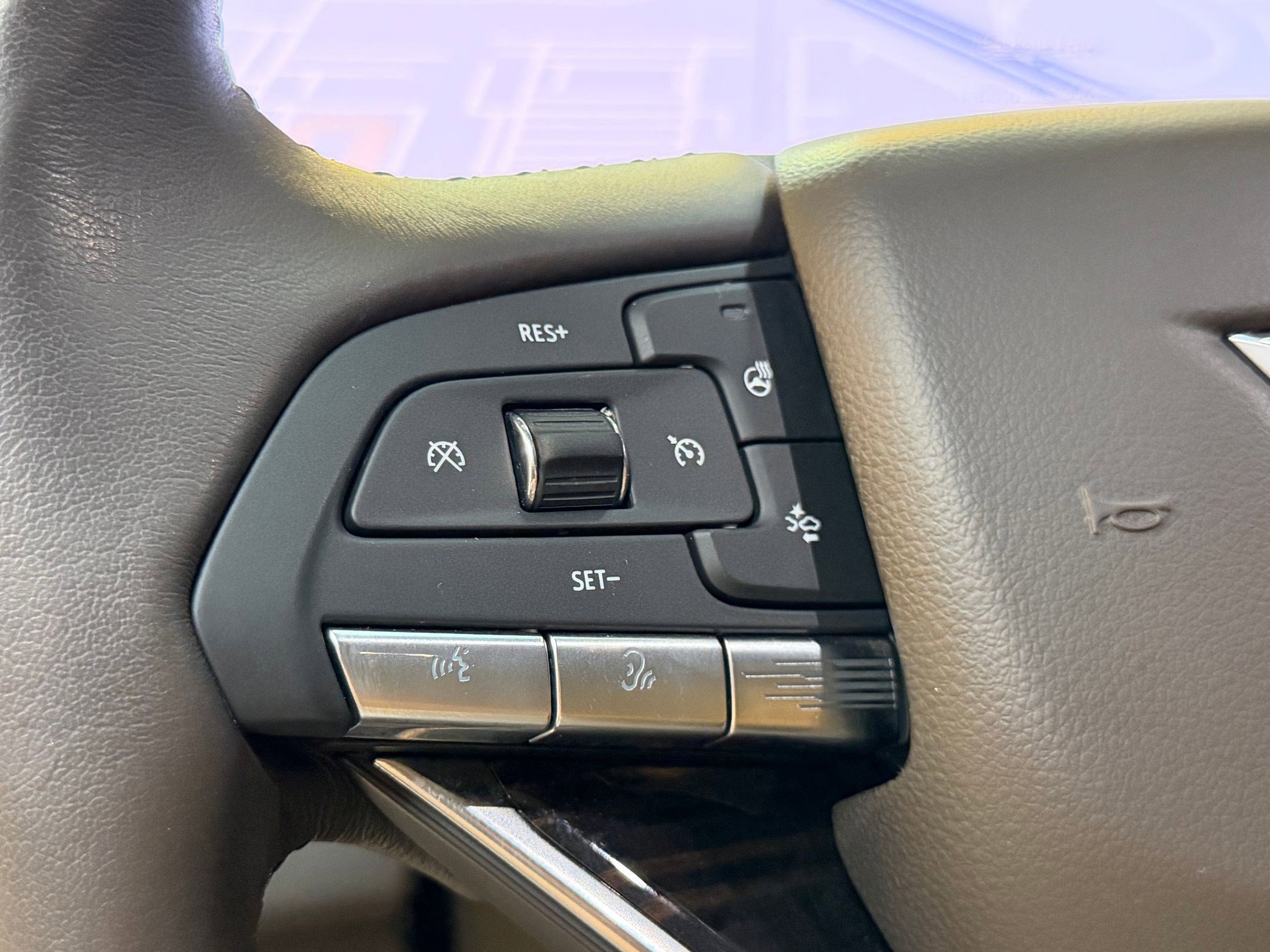 Used 2021 Cadillac Escalade Premium Luxury image 15