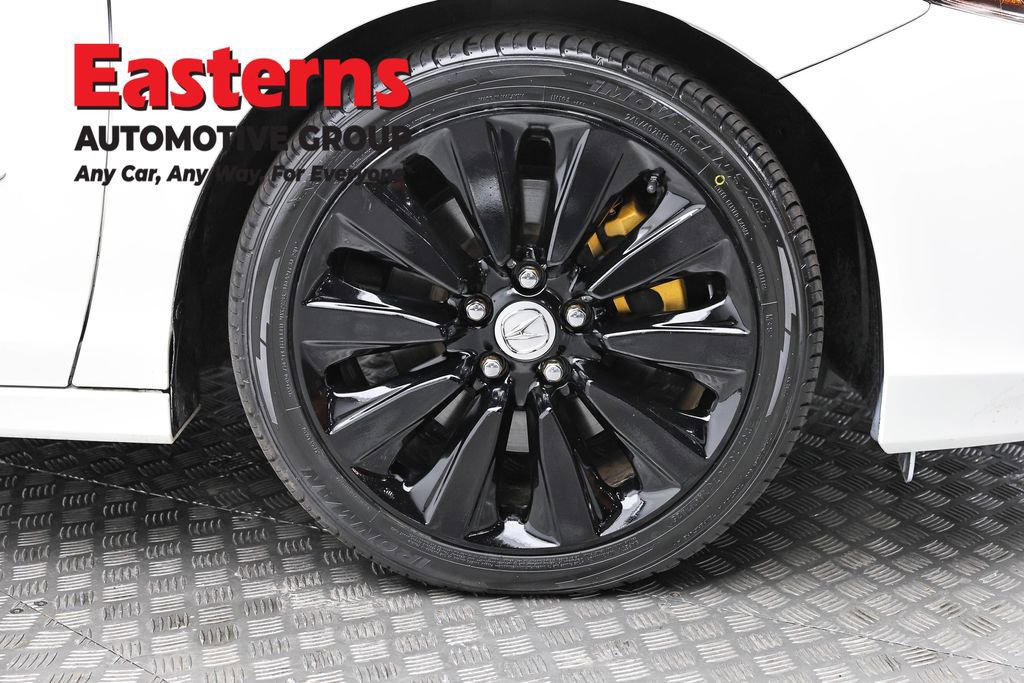 Used 2016 Acura RLX Sport Hybrid w/ Technology Pkg image 32