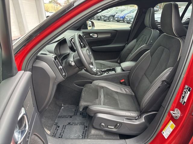 Certified 2022 Volvo XC40 T5 R-Design w/ Advanced Package image 21