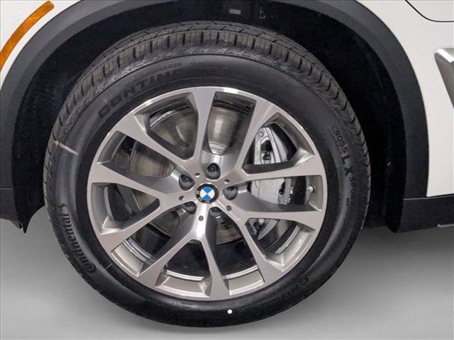 New 2026 BMW X5 xDrive50e w/ Premium Package image 10