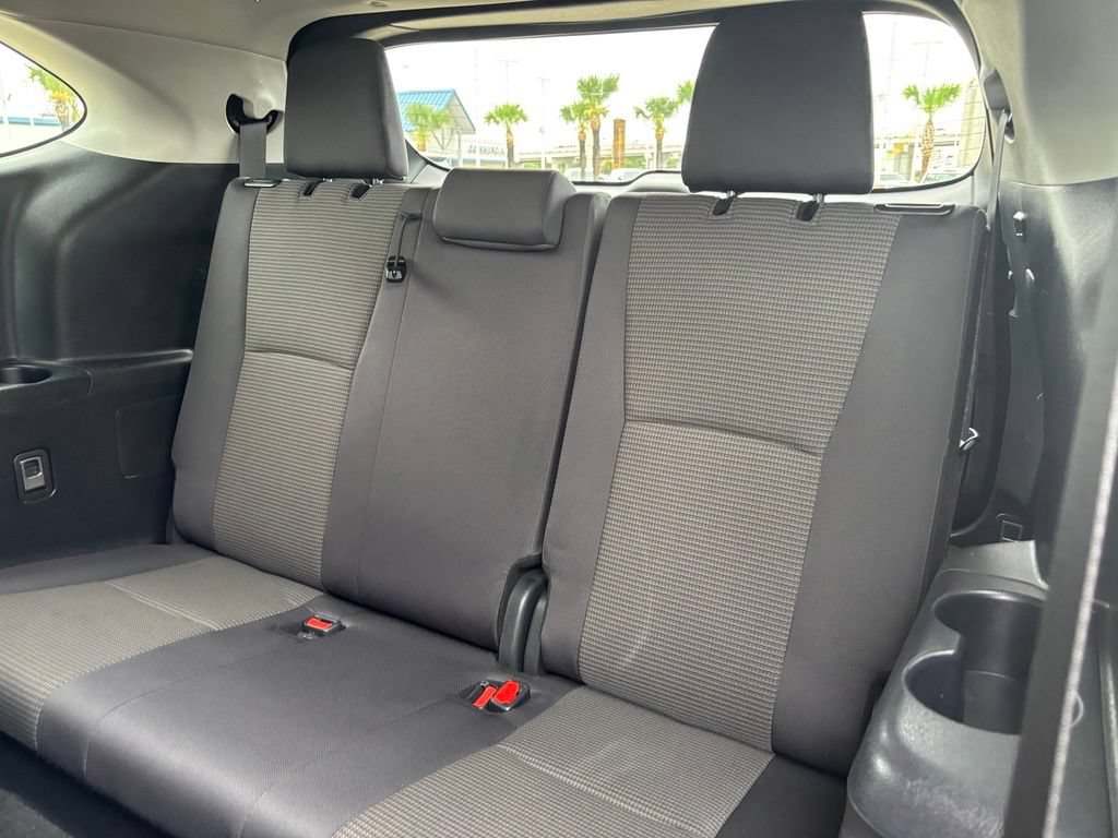 Used 2024 Toyota Highlander LE AWD/4WD image 26