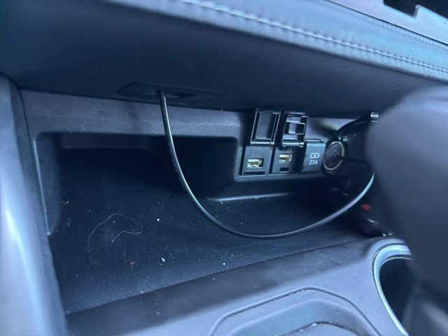 Used 2021 Toyota Highlander XLE AWD/4WD image 18