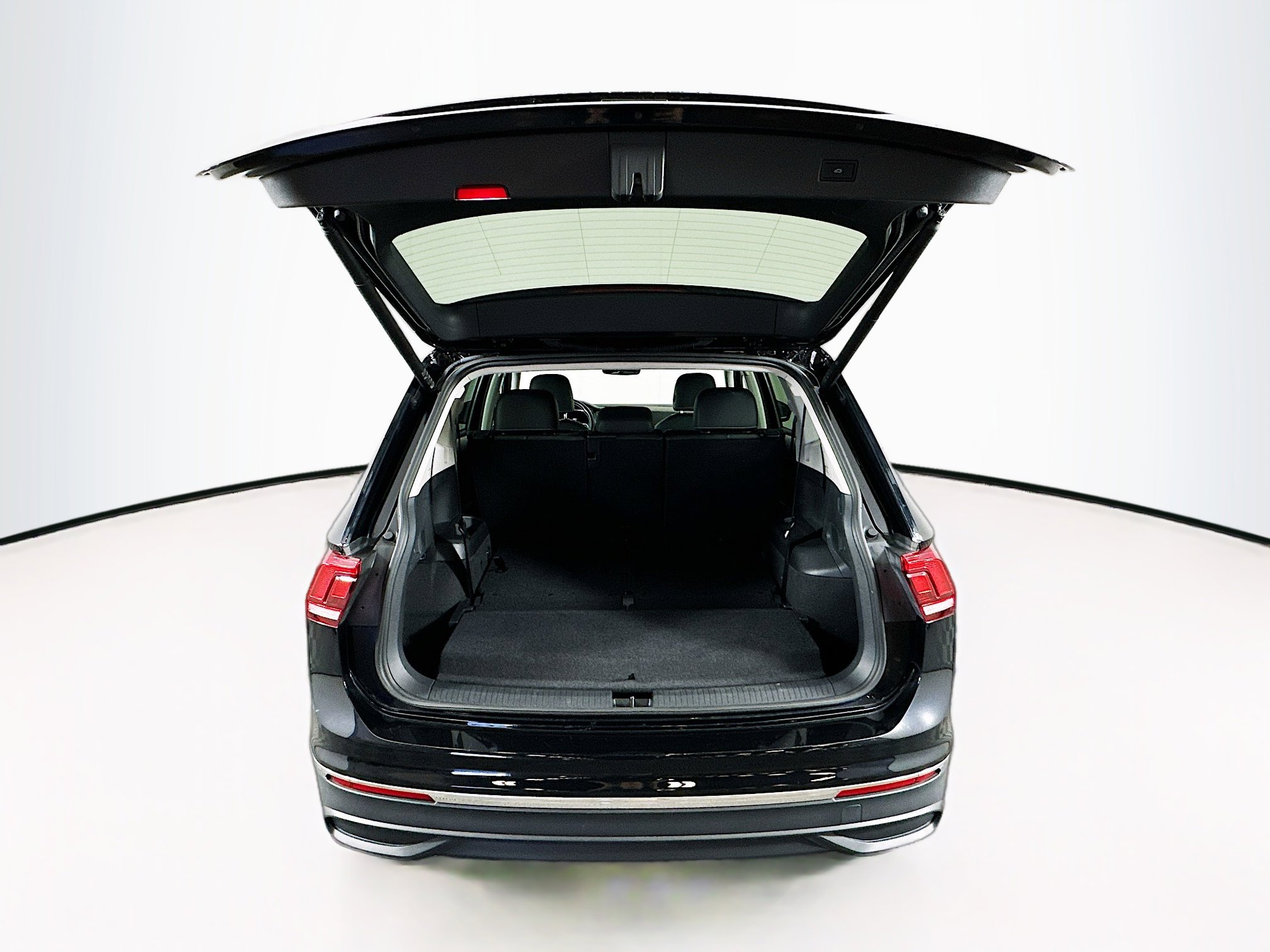 Used 2024 Volkswagen Tiguan SE FWD image 27