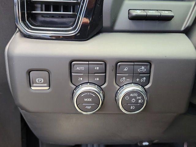 Used 2023 GMC Sierra 1500 AT4 w/ AT4 Premium Package AWD/4WD image 18