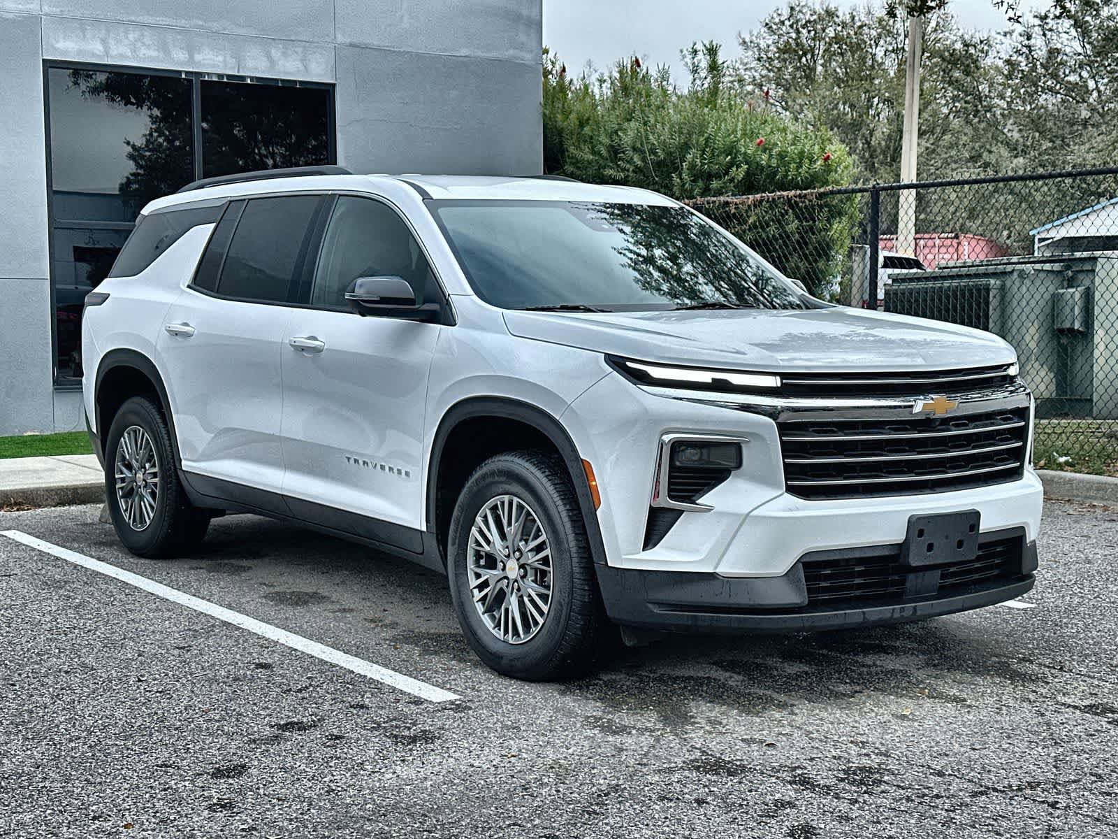 Used 2024 Chevrolet Traverse LT image 11