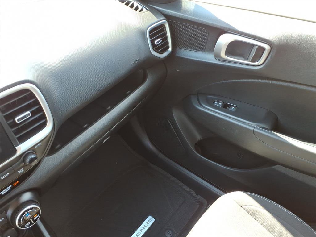 Used 2024 Hyundai Venue SEL FWD image 34