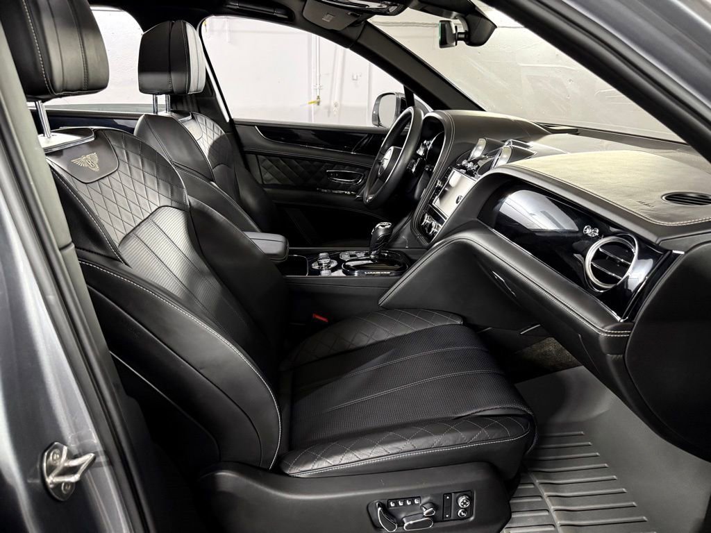 Used 2017 Bentley Bentayga AWD/4WD image 28