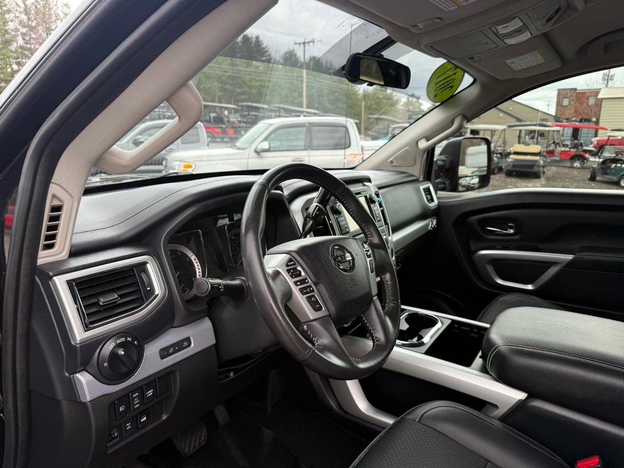 Used 2017 Nissan Titan PRO-4X image 31