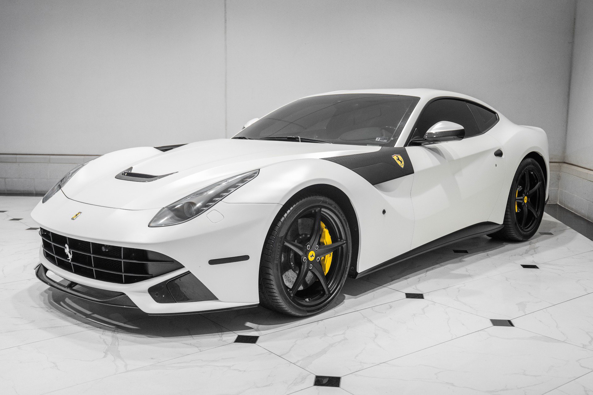 Used 2017 Ferrari F12 Berlinetta RWD image 5