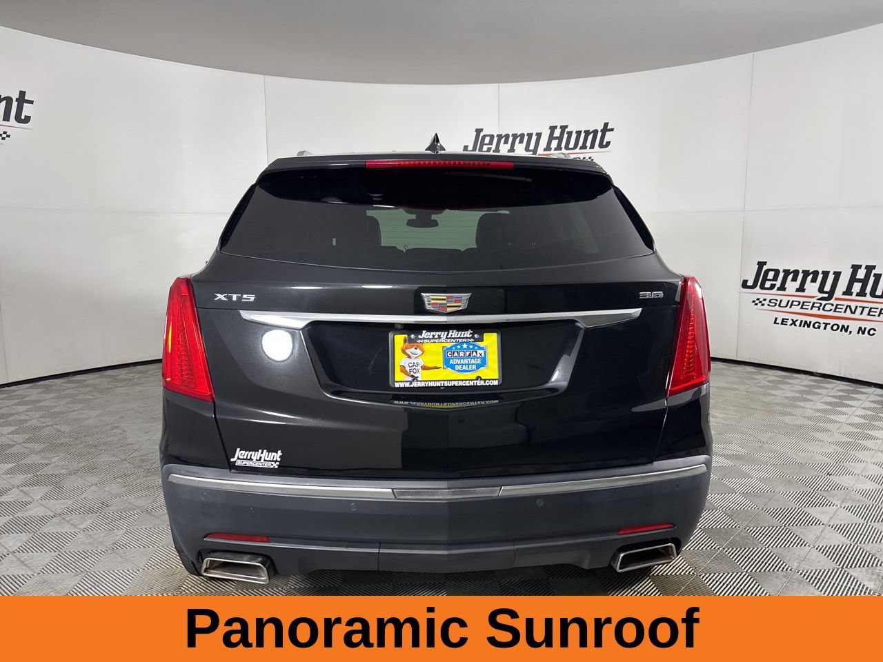 Used 2017 Cadillac XT5 Luxury w/ Driver Awareness Package FWD image 7