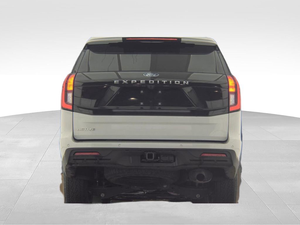 Used 2025 Ford Expedition Active AWD/4WD image 7