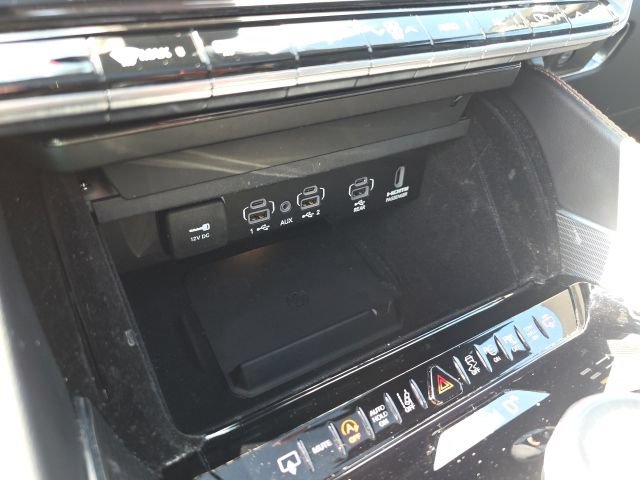 Used 2025 Jeep Grand Wagoneer L Series III w/ Rear Seat Video Group 1 AWD/4WD image 28