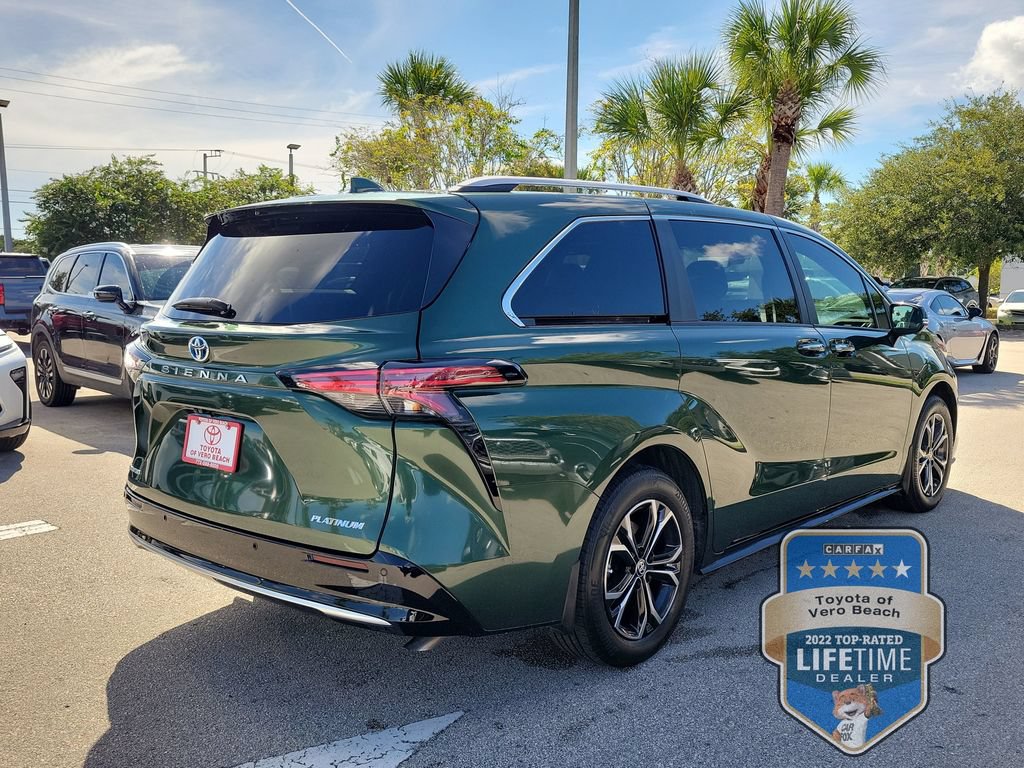 Used 2025 Toyota Sienna Platinum AWD/4WD image 4