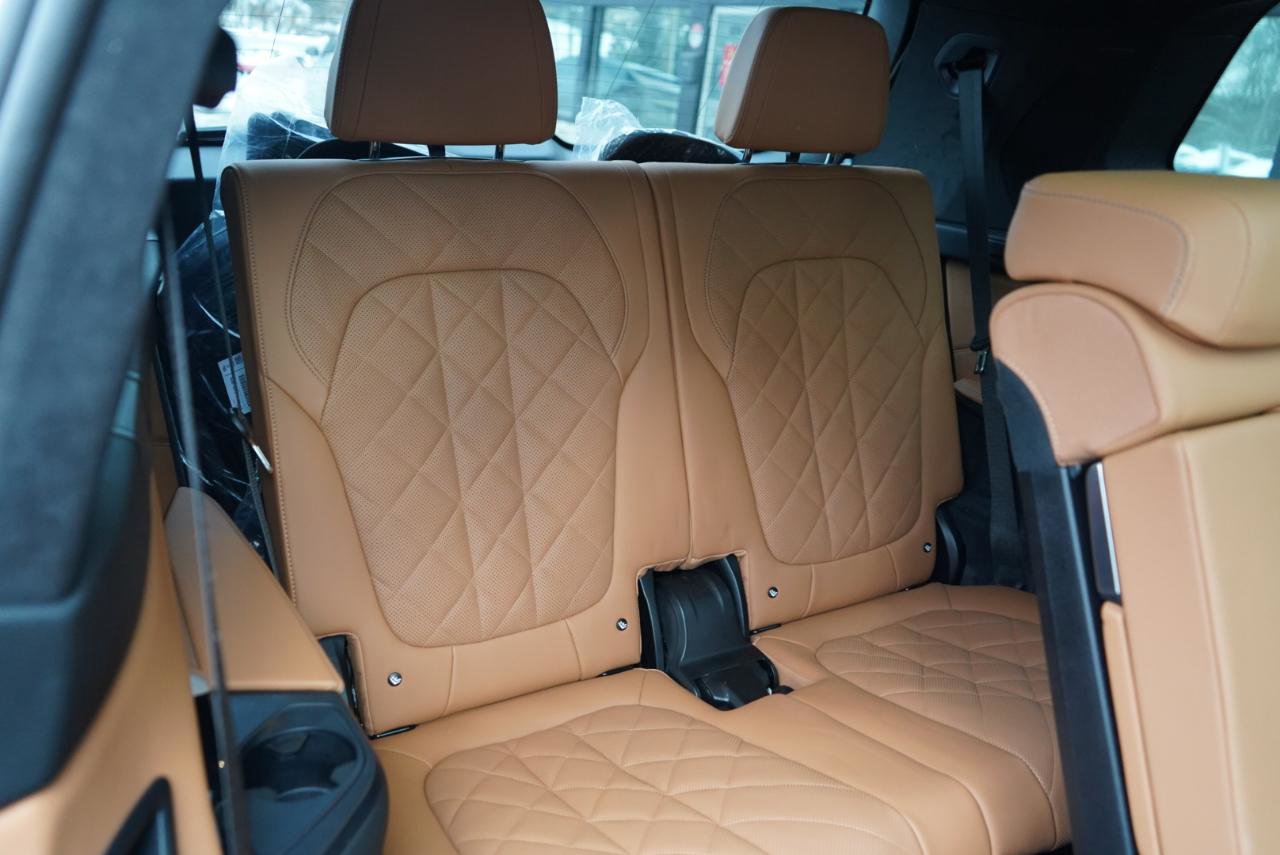 Used 2025 BMW X7 xDrive40i w/ M Sport Package image 74