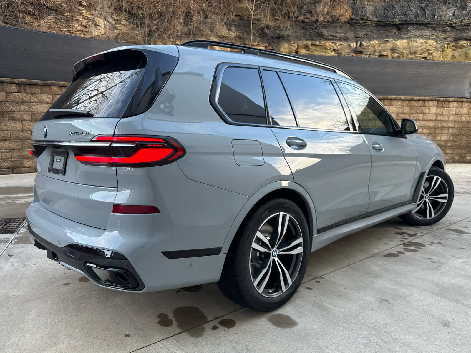 Certified 2023 BMW X7 xDrive40i w/ Executive Package image 3