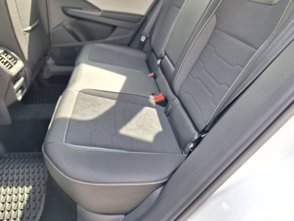 New 2025 Volkswagen Taos SE image 22