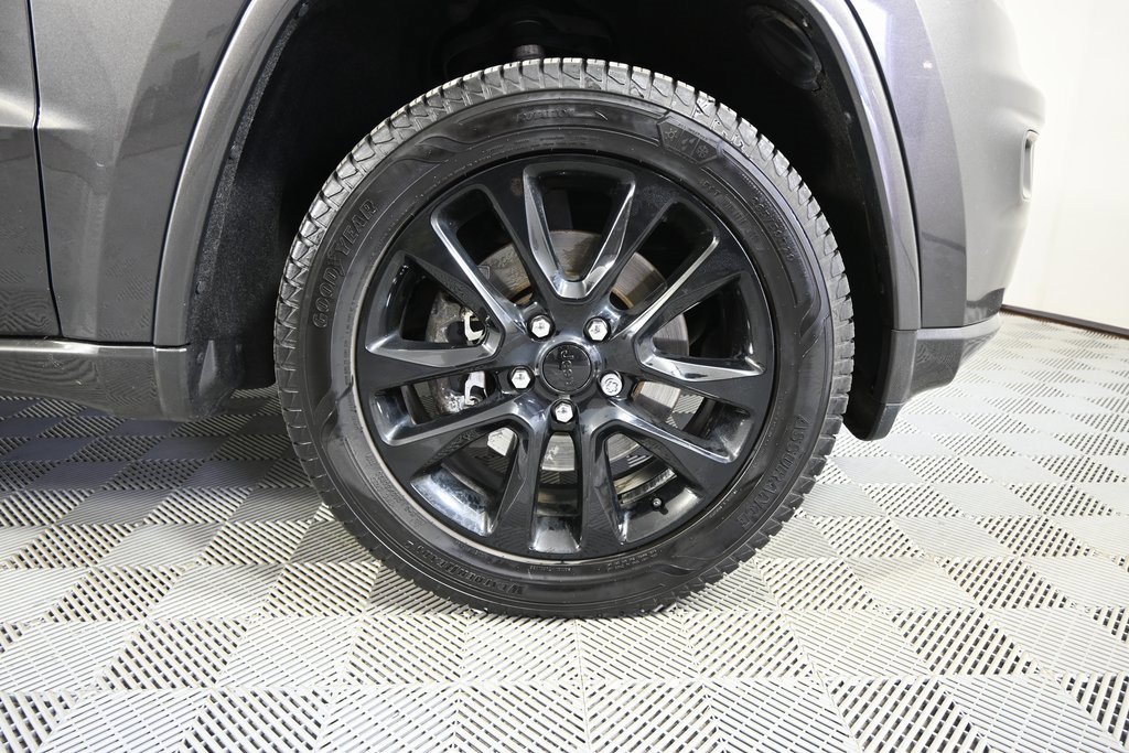 Used 2021 Jeep Grand Cherokee Laredo X image 11