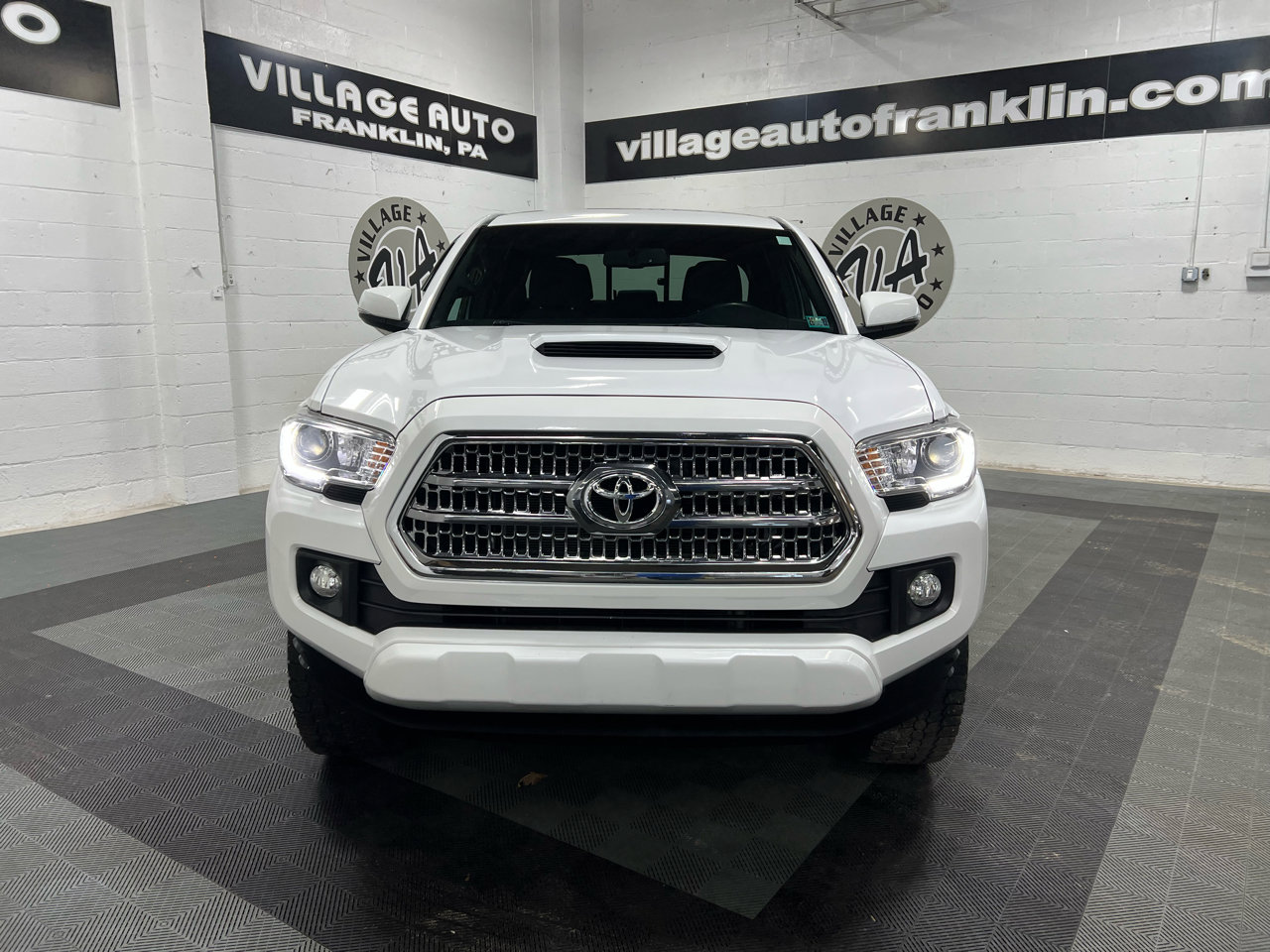 Used 2016 Toyota Tacoma TRD Off-Road image 6